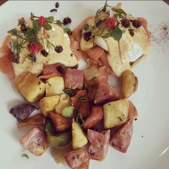 Lapisara Eatery - Salmon Benedict - Breakfast & Brunch Near Me - San Francisco, California Lapisara Eatery - Salmon Benedict - Breakfast & Brunch Near Me - San Francisco, California