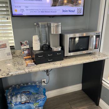 Best Western Orange Plaza - Coffee bar and microwave in the office - Hotels Near Me - Orange, California Best Western Orange Plaza - Coffee bar and microwave in the office - Hotels Near Me - Orange, California