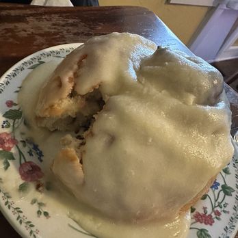 Wild Mountain Cafe - Yes the Cinnamon roll ($6.75) deserves 3 pictures - American Near Me - Seattle, Washington
