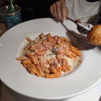 Mia Bella Restaurant - Mediterranean Near Me - Cleveland, Ohio