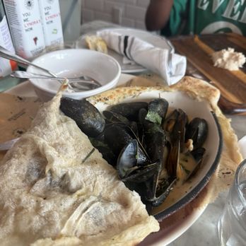 Lynora's Italian Restaurant - Appetizer of muscles with white sauce - Pizza Near Me - Boca Raton, Florida Lynora's Italian Restaurant - Appetizer of muscles with white sauce - Pizza Near Me - Boca Raton, Florida