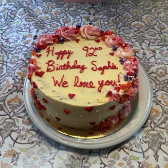 Minx Cakes - Vanilla birthday cake with butter cream frosting - Desserts Near Me Minx Cakes - Vanilla birthday cake with butter cream frosting - Desserts Near Me