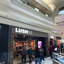 Exterior outside entrance of Lush - Schaumburg, Illinois Exterior outside entrance of Lush - Schaumburg, Illinois