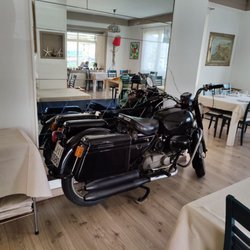 Ristorante Stella Marina - Nice old Moto Guzzi in the dining room