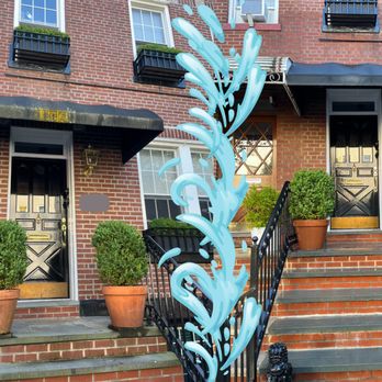 Gridline Shine - A spotless entryway again. Clean brick and bright steps instantly improved the home's curb appeal. - Pressure Washers Near Me - Brooklyn, New York