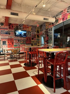Lucky's Hot Chicken by null