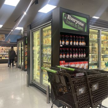 Market 32 By Price Chopper - a grocery store - Grocery Near Me - Kingston, Pennsylvania