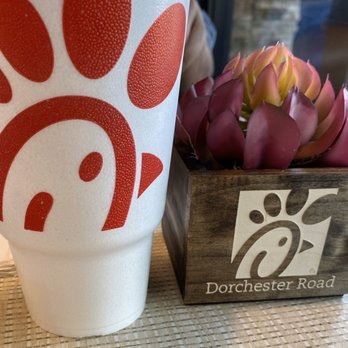 Chick-fil-A - Beautiful new displays on all tables. - Fast Food Near Me - North Charleston, South Carolina Chick-fil-A - Beautiful new displays on all tables. - Fast Food Near Me - North Charleston, South Carolina