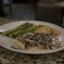 HK's Restaurant and Bar - Smothered chicken with asparagus upgrade