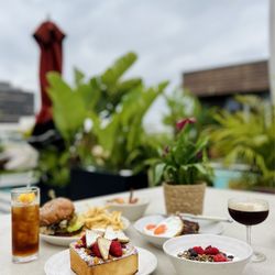 Straus organic yogurt parfait, French toast, miracle mile burger, steak hash, espresso martini