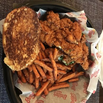 Bubba's 33 - Buffalo chicken sandwich - American Near Me - Wesley Chapel, Florida