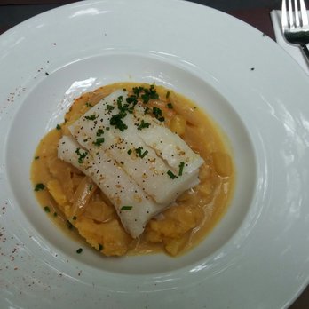 La Cour des Miracles - Dis de cabillaud sur lit de purée de pomme de terre et oignons au cidre - Tapas Bars Near Me - Lyon, 69