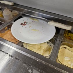 Last Chance Liquors - This is how they leave the deli when they close. Don't eat there.  Very unsanitary!