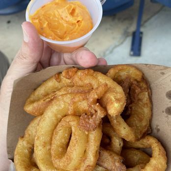 Merriweather Post Pavilion - Fresh-tasting hot onion rings with thick (non-spilling :-) zingy sriracha-mayo dipping sauce - Music Venues Near Me - Columbia, Maryland