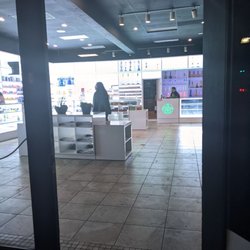 Downtown Smoke Shop aka D-Town Smoke shop - First time Customer
