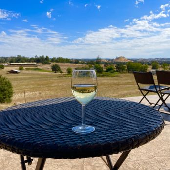 Sera Fina Cellars - Gorgeous day - Wineries Near Me - Plymouth, California