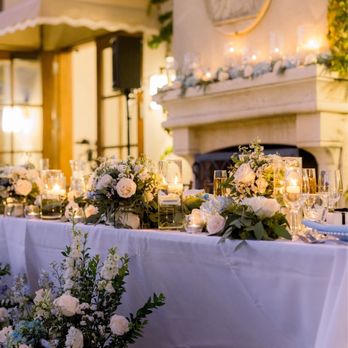 Floral Creations By Nasreen - Head table Clos La Chance (CordeValle Winery) - Wedding Planning Near Me Floral Creations By Nasreen - Head table Clos La Chance (CordeValle Winery) - Wedding Planning Near Me