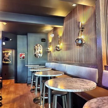 Bar 12 - Cocktail Bars Near Me - Newport, Rhode Island