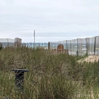 Gillson Park - Looks like a prison camp. Where's the barbed wire?! - Parks Near Me - Wilmette, Illinois