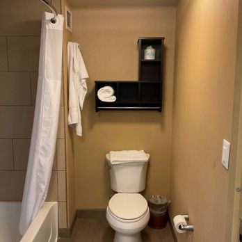 Hampton Inn & Suites Salinas - Super clean and spacious bathroom! - Hotels Near Me - Salinas, California Hampton Inn & Suites Salinas - Super clean and spacious bathroom! - Hotels Near Me - Salinas, California