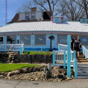 Marks Landing - the entrance to the restaurant - Seafood Near Me - Lisbon, Ohio