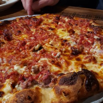 Santarpio's Pizza - 1/2 pepperoni & mushroom 1/2 sausage & mushroom - Pizza Near Me - Boston, Massachusetts