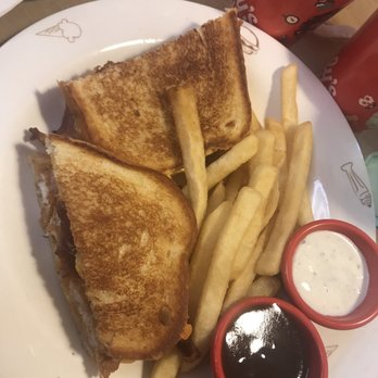 Friendly's - Omg!! This was my chicken bacon ranch bbq cheese melt. Soooooo good - American Near Me - Rehoboth Beach, Delaware