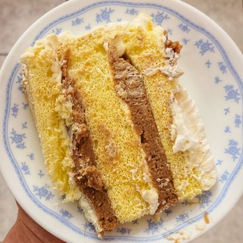 Gâteau Brise - Lotus Cake - Bakeries Near Me - Brossard, Quebec