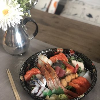 Toyosu Markham - Small sashimi platter $42 - Sushi Bars Near Me - Markham, Ontario