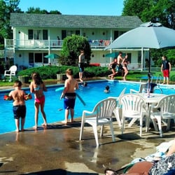 Gavin's Irish Country Inn - Our "Heated" Swimming Pool!