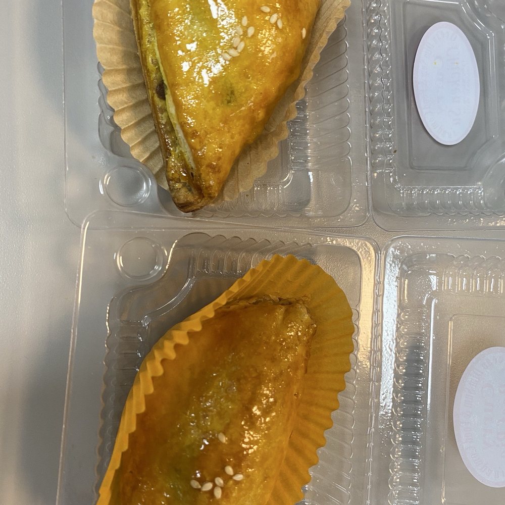 Ocean Dim Sum - Curry Chicken Su (top) and Curry Beef Pie - Dim Sum Near Me - Honolulu, Hawaii