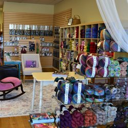 The New Knittery - Come, sit, and visit while enjoying the pleasant company of yarn.