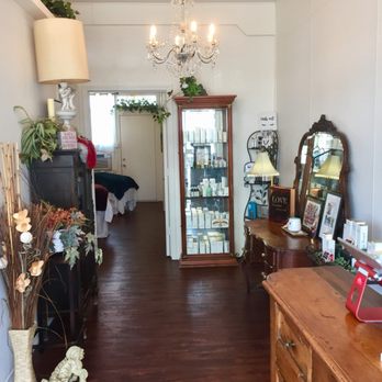 Skin Elegance - Retail & check in area as you walk in - Skin Care Near Me - Wailuku, Hawaii Skin Elegance - Retail & check in area as you walk in - Skin Care Near Me - Wailuku, Hawaii