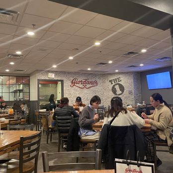Giordano's - Pizza Near Me - Rosemont, Illinois