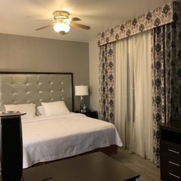 Comfy quiet rooms off the highway Comfy quiet rooms off the highway