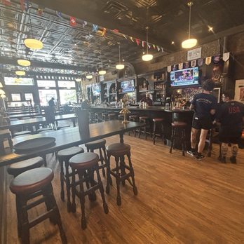 Queen's Head Pub - Pubs Near Me - Dallas, Texas