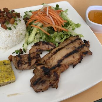 Hoai Huong - Broken rice with grilled pork and steamed eggs - Vietnamese Near Me - Etobicoke, Ontario Hoai Huong - Broken rice with grilled pork and steamed eggs - Vietnamese Near Me - Etobicoke, Ontario