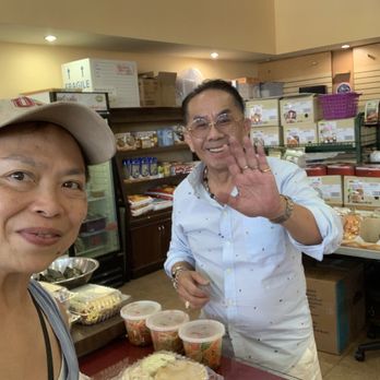 Mangpong Vdo & Grocery - 8/12/23 There's Paul, owner, chef, entrepreneur with yours truly - International Grocery Near Me - Paramount, California