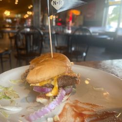 Novrozsky's Hamburgers - Cheeseburger