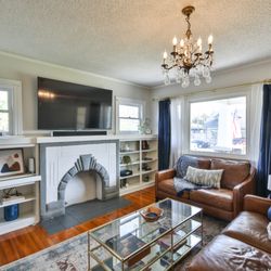 Jeff Egure - Keller Williams Realty - Super cute craftsman staged to perfection! Pomona