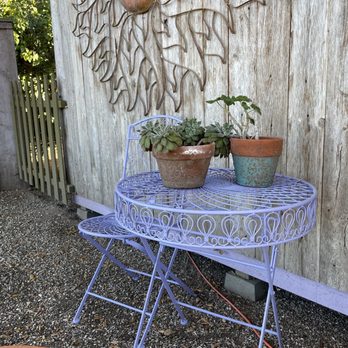 Clairmont Lavender Farm - a cute little table - Farms Near Me - Los Olivos, California Clairmont Lavender Farm - a cute little table - Farms Near Me - Los Olivos, California