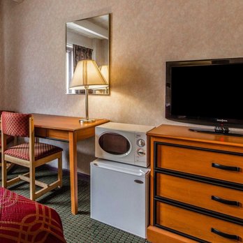 Econo Lodge - Hotels Near Me - Manitowoc, Wisconsin