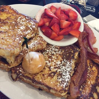 Maple Leaf Diner - French toast with bacon and a sweet cream puff that literally melted in my mouth - American Near Me - Dallas, Texas
