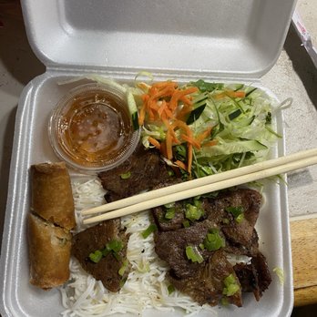 Retro Cafe - Egg Roll Vermicelli with Grilled Pork - Juice Bars & Smoothies Near Me - Cypress, Texas