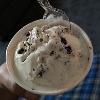 Cold Stone Creamery - Oreo Overload with brownies and chocolate fudge - Ice Cream & Frozen Yogurt Near Me - Visalia, California Cold Stone Creamery - Oreo Overload with brownies and chocolate fudge - Ice Cream & Frozen Yogurt Near Me - Visalia, California