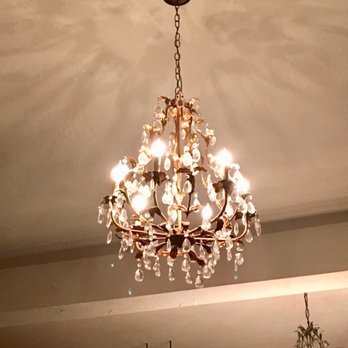 Old Chicago Pizza - Chandelier - Pizza Near Me - Petaluma, California