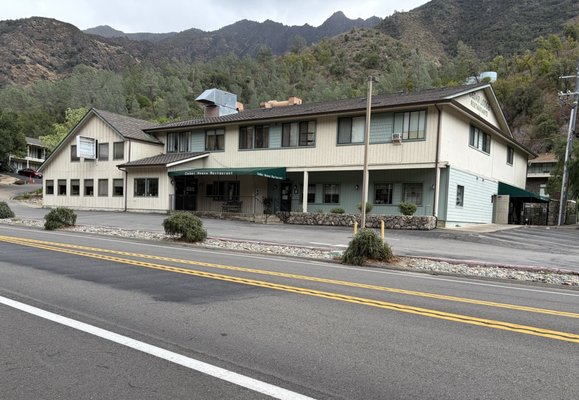 Yosemite Cedar Lodge by null