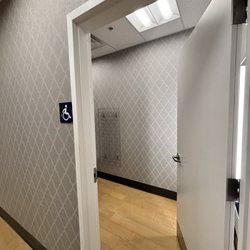 Marshalls - Impressive huge handicap dressing room!