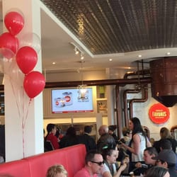 Chocolats Favoris - Opening day crowds