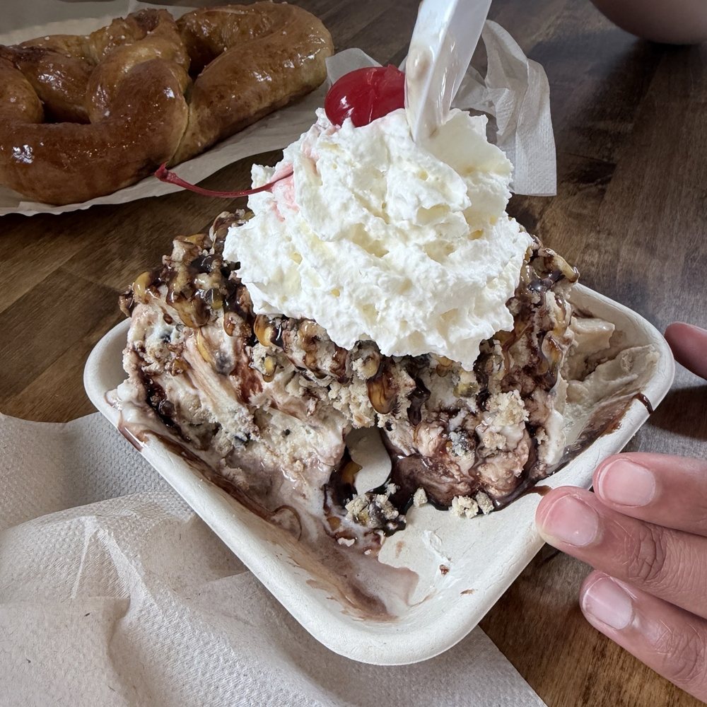 The Sugar Queen Creamery - Cookie dough sundae - Ice Cream & Frozen Yogurt Near Me - Powell, Tennessee